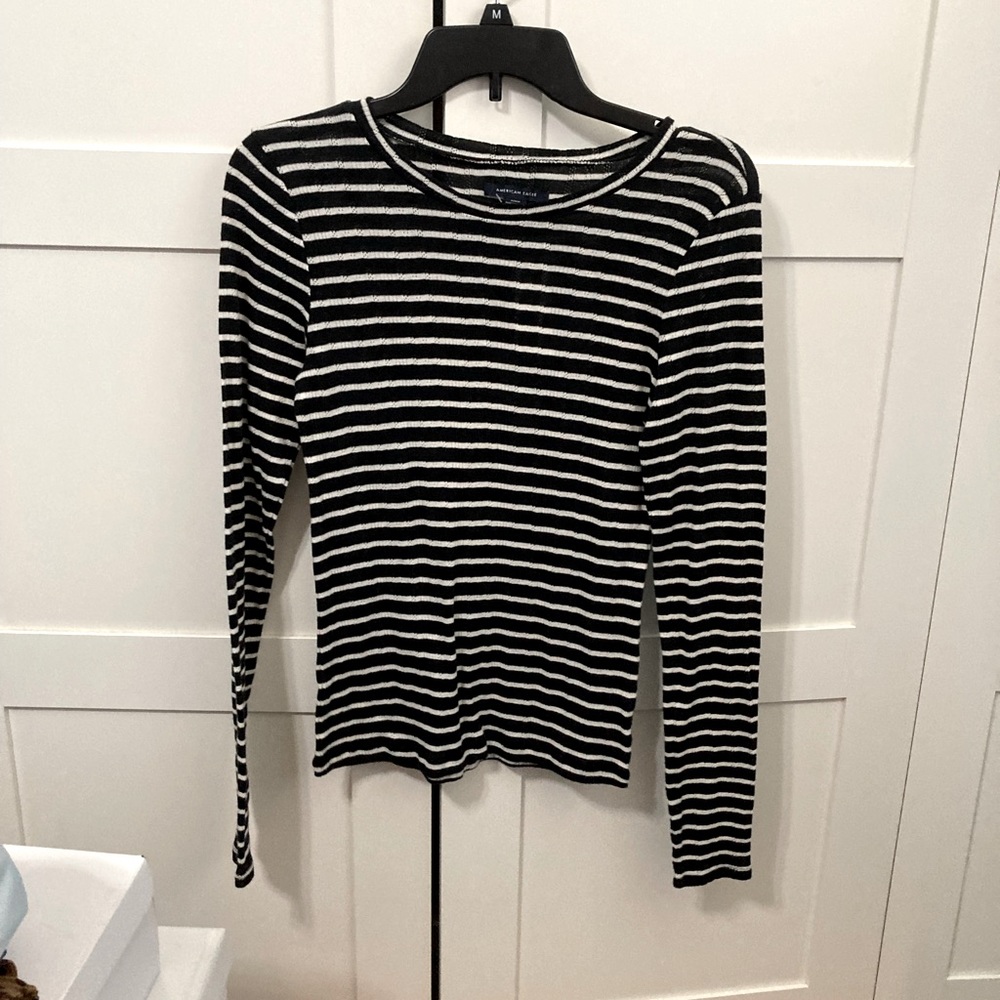 American Eagle Size Medium Long-Sleeve Top